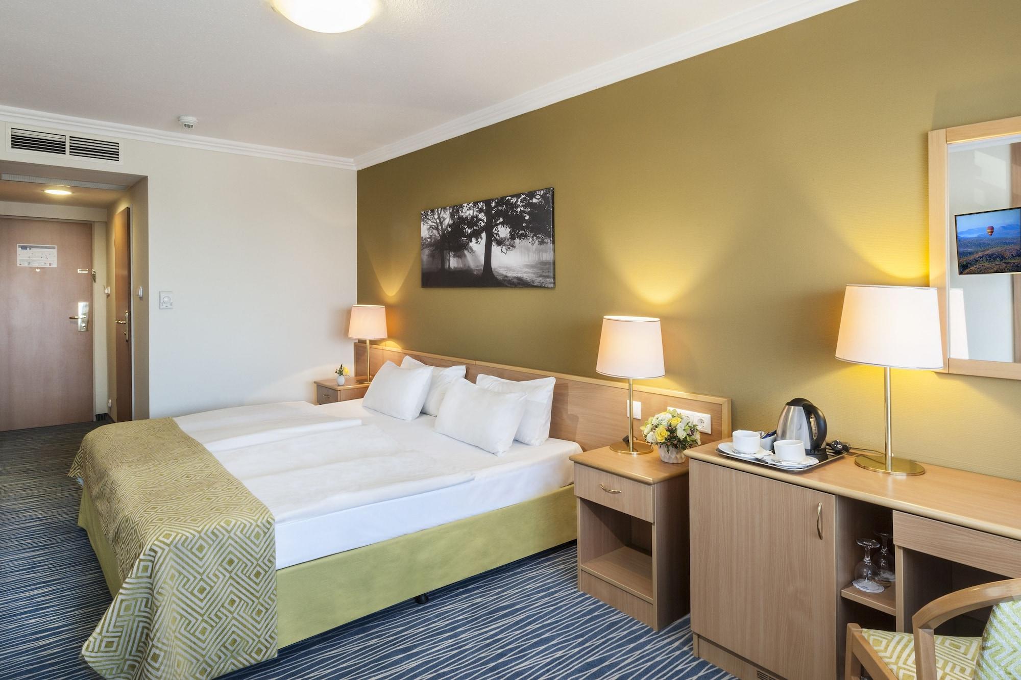 DANUBIUS HOTEL ARENA BUDAPEST 4 Magyarorsz g HUF 24345 rt l