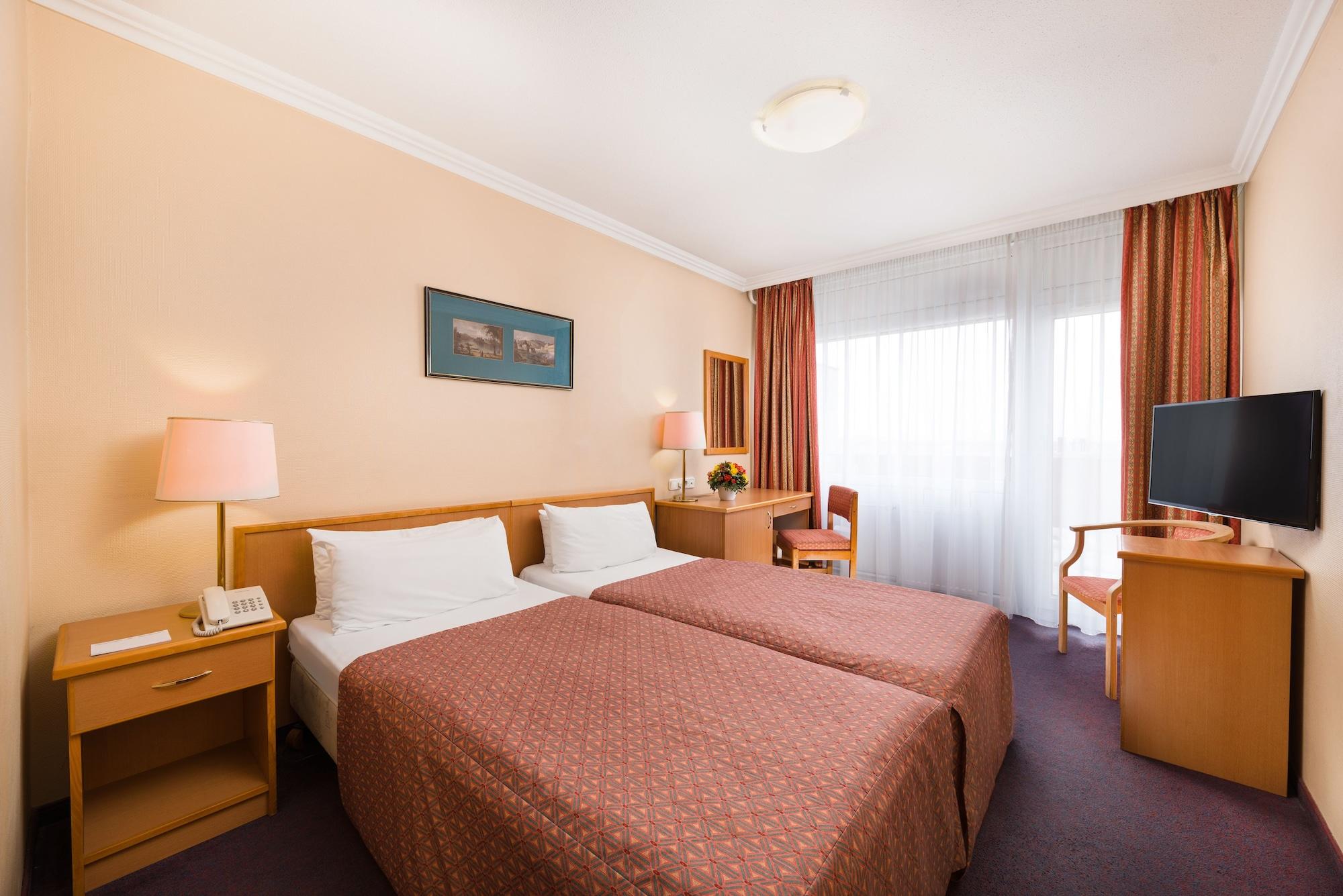 DANUBIUS HOTEL ARENA BUDAPEST 4 Magyarorsz g HUF 24345 rt l